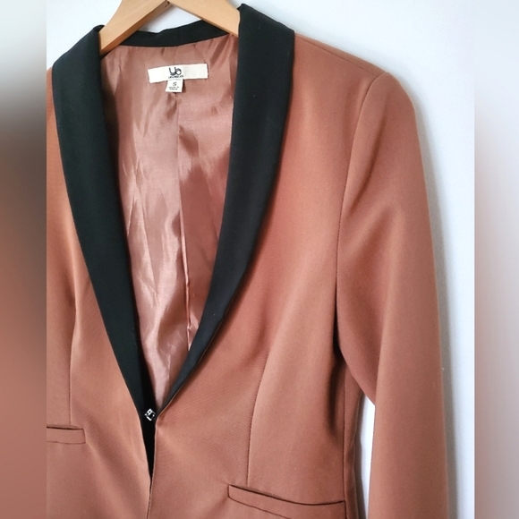 Ya Los Angeles Tan Blazer with Black Trim (Small) - Picture 2 of 6